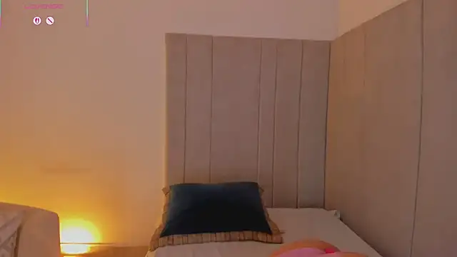 luisah  online show from June 12, 8:19 pm