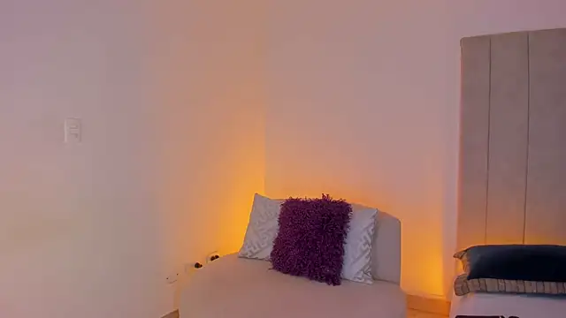 luisah  online show from July 11, 8:22 pm