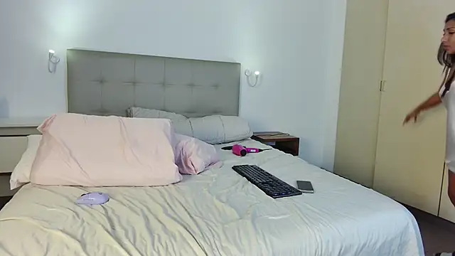 Snapshot of bl4ckdoll_ chatting on October 29, 1:41 am bl4ckdoll online show from October 29, 1:41 am