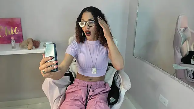 Snapshot of StefanyMiler chatting on January 10, 3:18 am StefanyMiler online show from January 10, 3:18 am