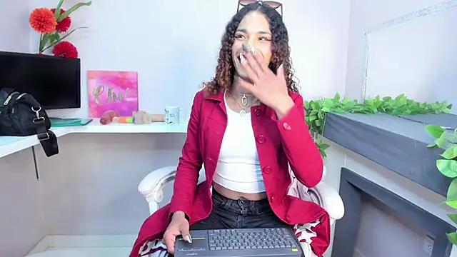 Snapshot of StefanyMiler chatting on January 18, 3:53 am StefanyMiler online show from January 18, 3:53 am