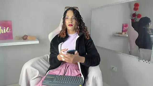 Snapshot of StefanyMiler chatting on February 1, 12:51 am StefanyMiler online show from February 1, 12:51 am