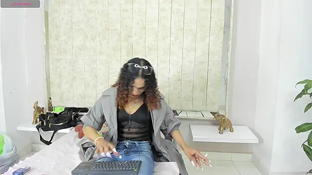 Snapshot of StefanyMiler chatting on February 12, 6:51 am StefanyMiler online show from February 12, 6:51 am