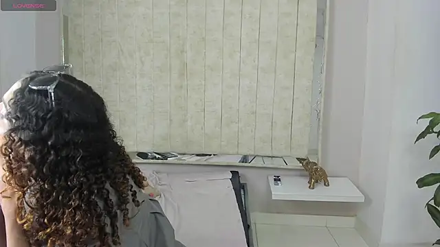 Snapshot of StefanyMiler chatting on February 12, 9:52 am StefanyMiler online show from February 12, 9:52 am