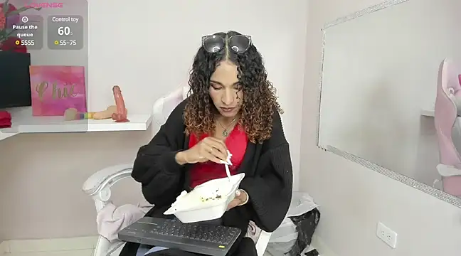 Snapshot of StefanyMiler chatting on February 15, 9:38 am StefanyMiler online show from February 15, 9:38 am