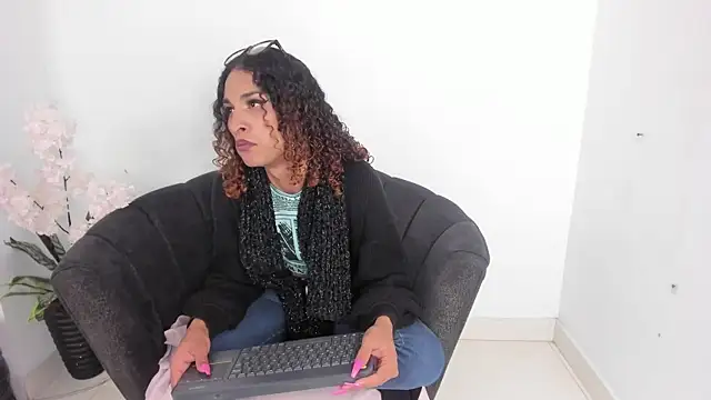 Snapshot of StefanyMiler chatting on March 7, 5:40 am StefanyMiler online show from March 7, 5:40 am