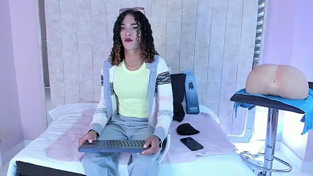 Snapshot of StefanyMiler chatting on September 23, 7:50 pm StefanyMiler online show from September 23, 7:50 pm