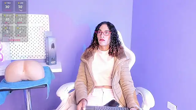 Snapshot of StefanyMiler chatting on October 9, 8:29 pm StefanyMiler online show from October 9, 8:29 pm