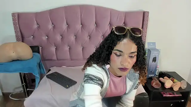 Snapshot of StefanyMiler chatting on November 21, 8:07 pm StefanyMiler online show from November 21, 8:07 pm