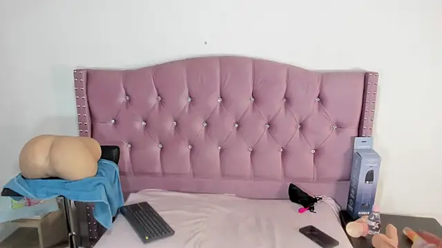 Snapshot of StefanyMiler chatting on November 25, 8:20 pm StefanyMiler online show from November 25, 8:20 pm