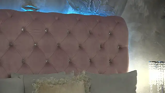 IvyRubens online show from November 13, 5:28 am