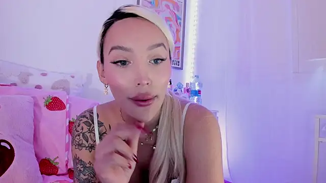 Snapshot of _viioletweekend_ chatting on February 25, 4:31 pm viioletweekend online show from February 25, 4:31 pm