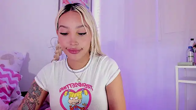 Snapshot of _viioletweekend_ chatting on March 3, 5:29 pm viioletweekend online show from March 3, 5:29 pm