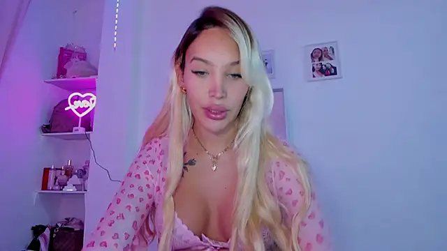 Snapshot of _viioletweekend_ chatting on December 1, 7:30 pm viioletweekend online show from December 1, 7:30 pm