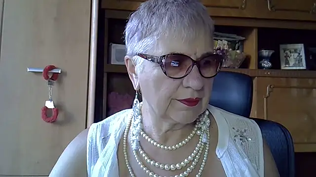 Snapshot of SweetCherry27 chatting on September 24, 4:27 am SweetCherry27 online show from September 24, 4:27 am