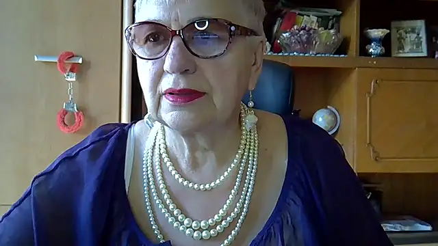 Snapshot of SweetCherry27 chatting on September 27, 5:01 am SweetCherry27 online show from September 27, 5:01 am