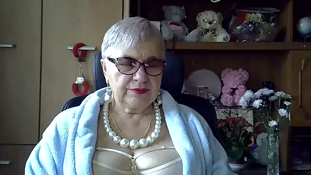 Snapshot of SweetCherry27 chatting on October 9, 7:06 am SweetCherry27 online show from October 9, 7:06 am