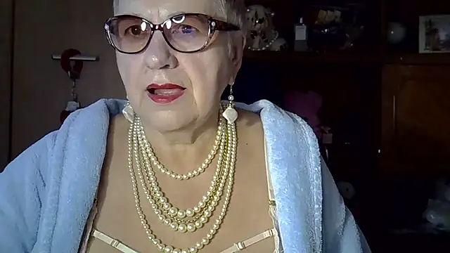 Snapshot of SweetCherry27 chatting on October 13, 4:45 am SweetCherry27 online show from October 13, 4:45 am