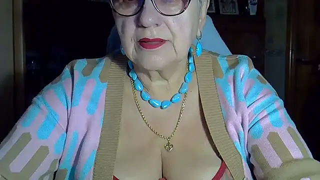 Snapshot of SweetCherry27 chatting on October 18, 4:04 am SweetCherry27 online show from October 18, 4:04 am