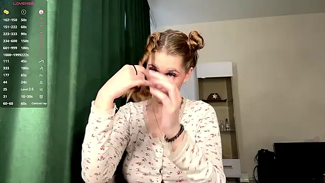 Snapshot of SofyBruno chatting on March 20, 4:17 am SofyBruno online show from March 20, 4:17 am