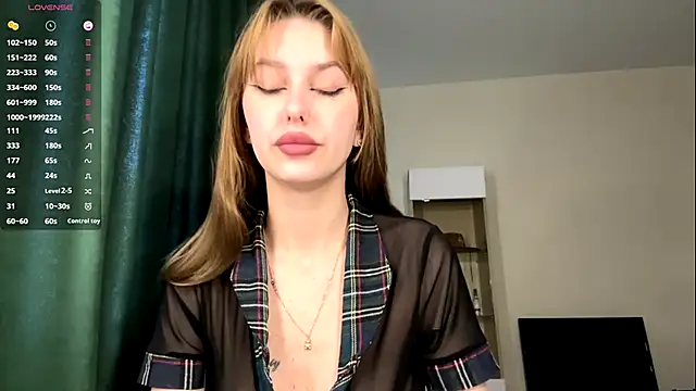 Snapshot of SofyBruno chatting on May 21, 4:19 am SofyBruno online show from May 21, 4:19 am