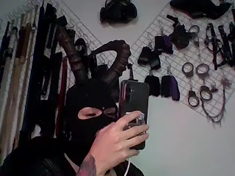 Snapshot of FeticheMacabre chatting on December 27, 10:59 pm FeticheMacabre online show from December 27, 10:59 pm