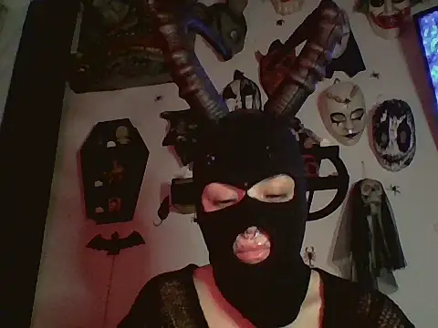 Snapshot of FeticheMacabre chatting on September 13, 5:40 am FeticheMacabre online show from September 13, 5:40 am