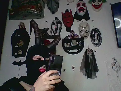 Snapshot of FeticheMacabre chatting on October 20, 11:38 pm FeticheMacabre online show from October 20, 11:38 pm