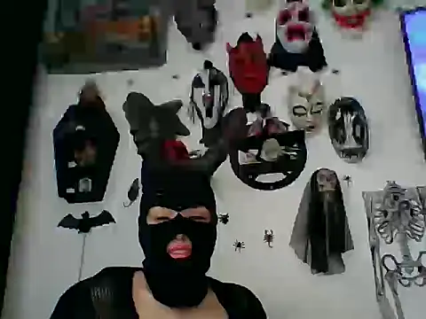 Snapshot of FeticheMacabre chatting on November 1, 7:27 pm FeticheMacabre online show from November 1, 7:27 pm