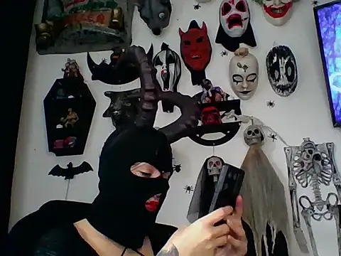 Snapshot of FeticheMacabre chatting on February 10, 7:40 pm FeticheMacabre online show from February 10, 7:40 pm