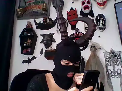 Snapshot of FeticheMacabre chatting on February 26, 1:32 pm FeticheMacabre online show from February 26, 1:32 pm