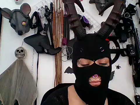 Snapshot of FeticheMacabre chatting on April 7, 4:40 pm FeticheMacabre online show from April 7, 4:40 pm
