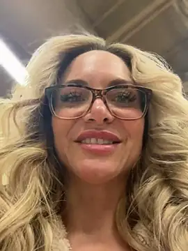 MessyNastyQueen online show from December 13, 9:09 pm