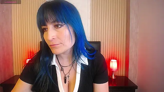 alicia moom online show from December 5, 7:28 pm