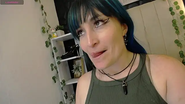 alicia moom online show from March 12, 10:39 pm