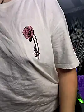 Snapshot of KikiXRed chatting on December 17, 5:46 am KikiXRed online show from December 17, 5:46 am