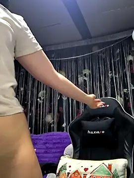 KikiXRed online show from March 17, 4:17 am