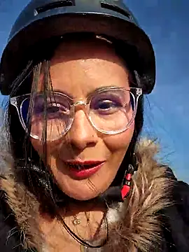 Snapshot of bellapaty chatting on February 17, 3:42 pm bellapaty online show from February 17, 3:42 pm