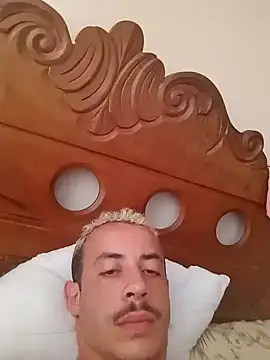Snapshot of MachoScorpionCaralho chatting on February 5, 4:58 pm MachoScorpionCaralho online show from February 5, 4:58 pm