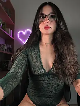 Snapshot of Naughty-Jessie chatting on May 3, 9:21 pm Naughty-Jessie online show from May 3, 9:21 pm