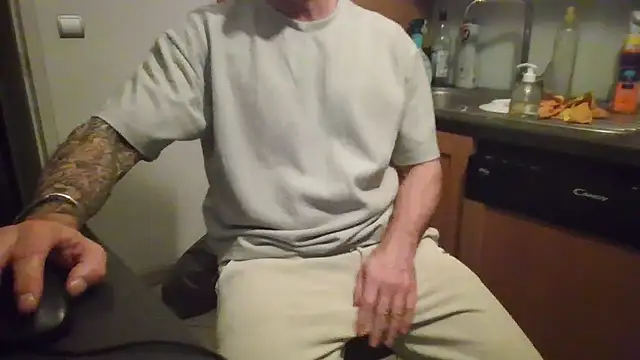 jouet75 online show from March 3, 8:37 pm