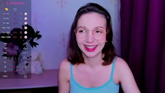 KindHazelHere  online show from June 11, 4:21 am