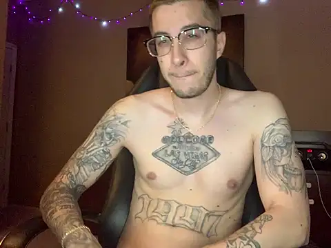Snapshot of Bwcjoshbanks chatting on July 15, 8:30 am Bwcjoshbanks online show from July 15, 8:30 am