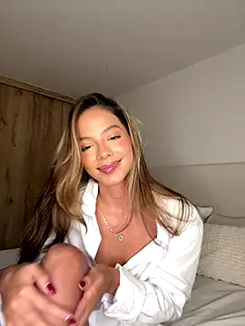 Bella cutte  online show from October 25, 12:40 am