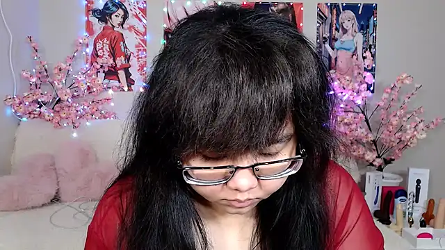 Snapshot of Moertomlly chatting on April 18, 4:27 am Moertomlly online show from April 18, 4:27 am