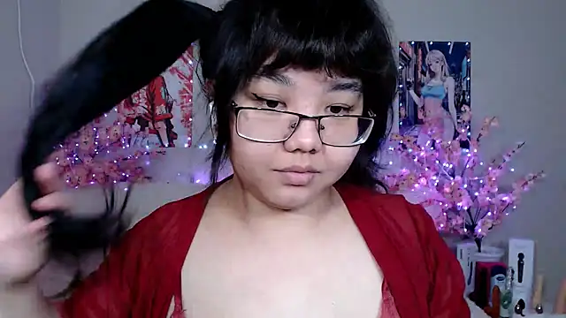 Snapshot of Moertomlly chatting on April 29, 3:32 am Moertomlly online show from April 29, 3:32 am