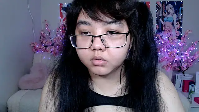 Snapshot of Moertomlly chatting on May 10, 4:39 am Moertomlly online show from May 10, 4:39 am