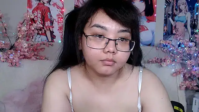 Snapshot of Moertomlly chatting on June 2, 6:15 am Moertomlly online show from June 2, 6:15 am