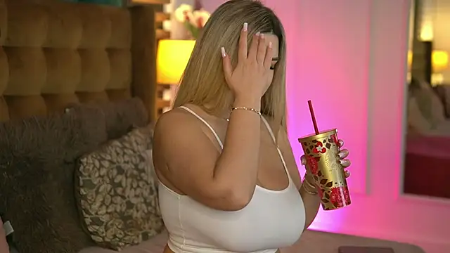 SophieBoobsX online show from November 15, 6:55 am