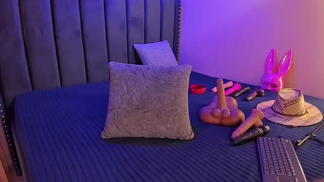 ashlye miller  online show from October 17, 4:04 am